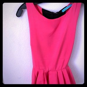 Alice + Olivia peplum top in fuchsia